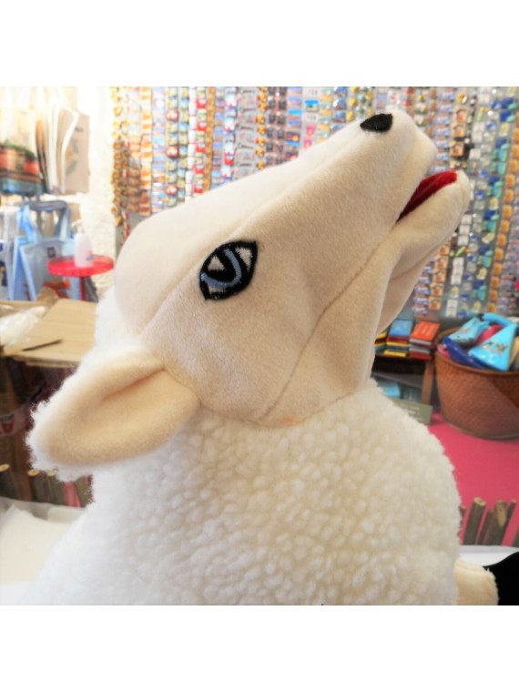 Handpuppet sheep on Souvenirsdelyon.com