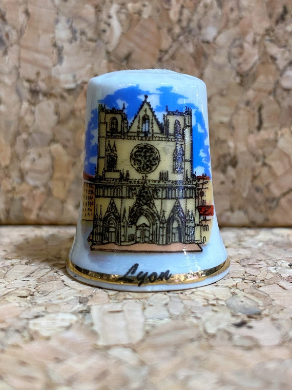 Dé à coudre de collection Lyon Cathédrale Saint Jean chez Souvenirsdelyon.Com