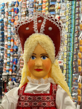 Puppet the Russian 1 at Souvenirsdelyon.com
