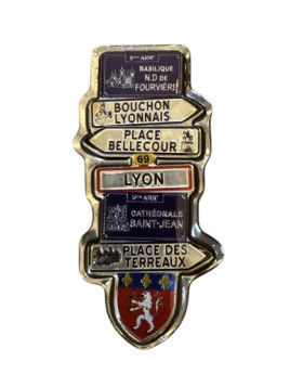 Magnet Lyon signs of Lyon