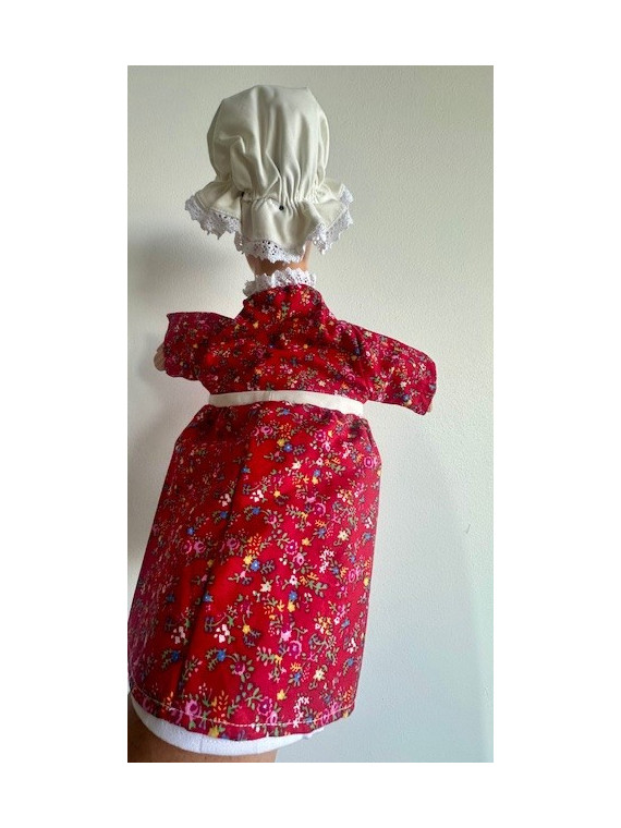 Marionnette la Madelon robe rouge chez Souvenirsdelyon.com