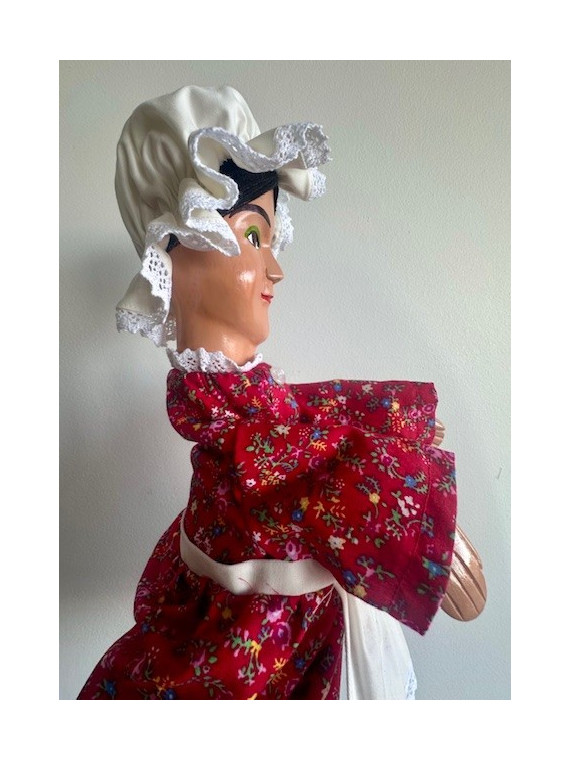 Marionnette la Madelon robe rouge 1 chez Souvenirsdelyon.com