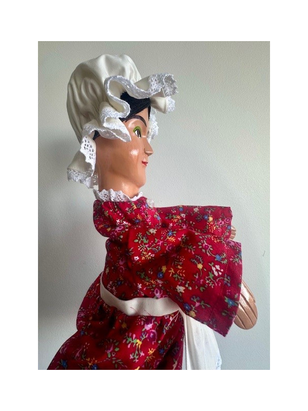 Marionnette la Madelon robe rouge 1 chez Souvenirsdelyon.com