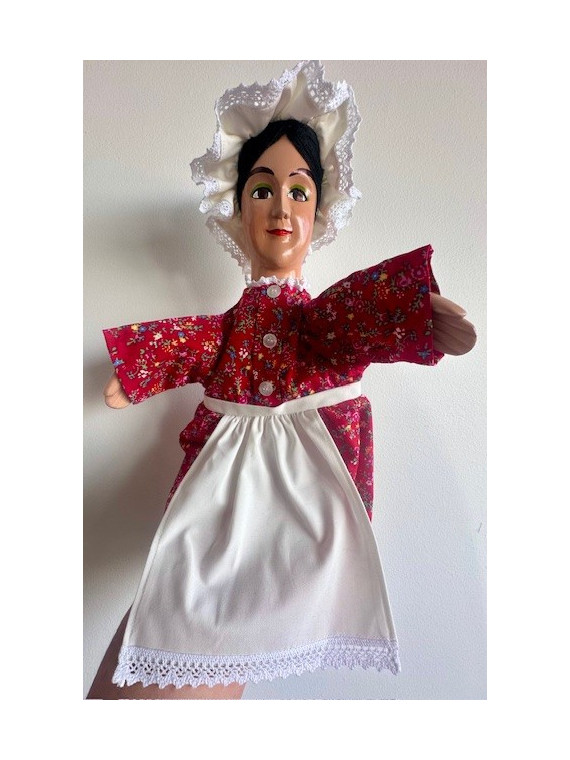 Marionnette la Madelon robe rouge 3 chez Souvenirsdelyon.com