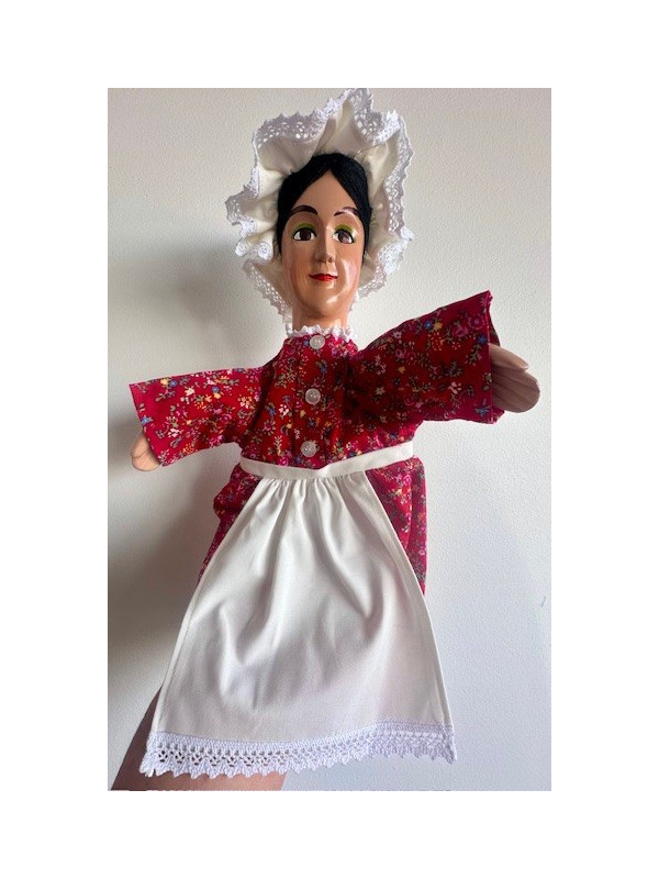 Marionnette la Madelon robe rouge 3 chez Souvenirsdelyon.com