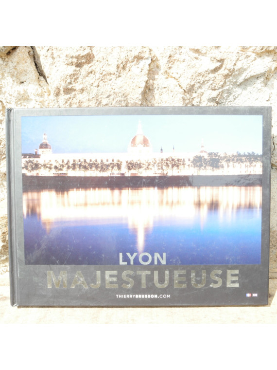Livre Lyon Majestueuse chez Souvenirsdelyon.com