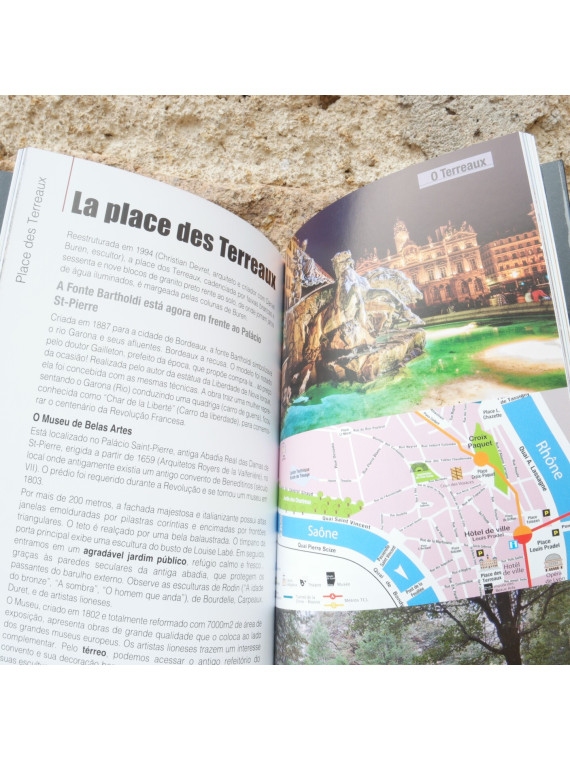 Lyon Balades guidées en portugais chez Souvenirsdelyon.com